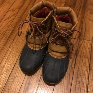 Duck boots